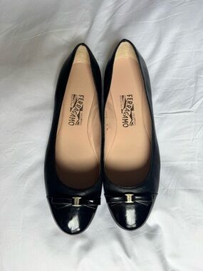 FERRAGAMO Varina ballet flat, black, leather, signature hardware (Size 10)